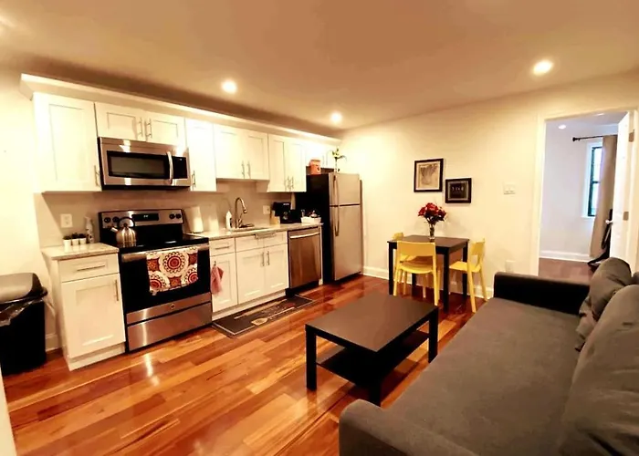 Modern Cozy Unit Near Geno\'S & Pat\'S