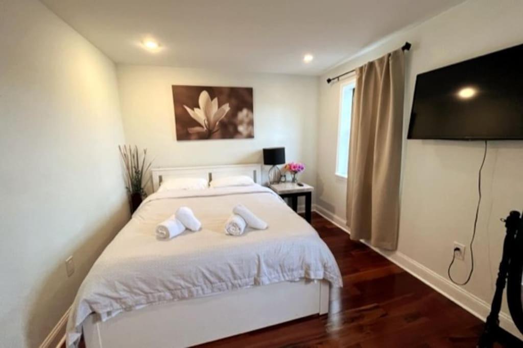 Modern Cozy Unit Near Geno's & Pat's Appartement *