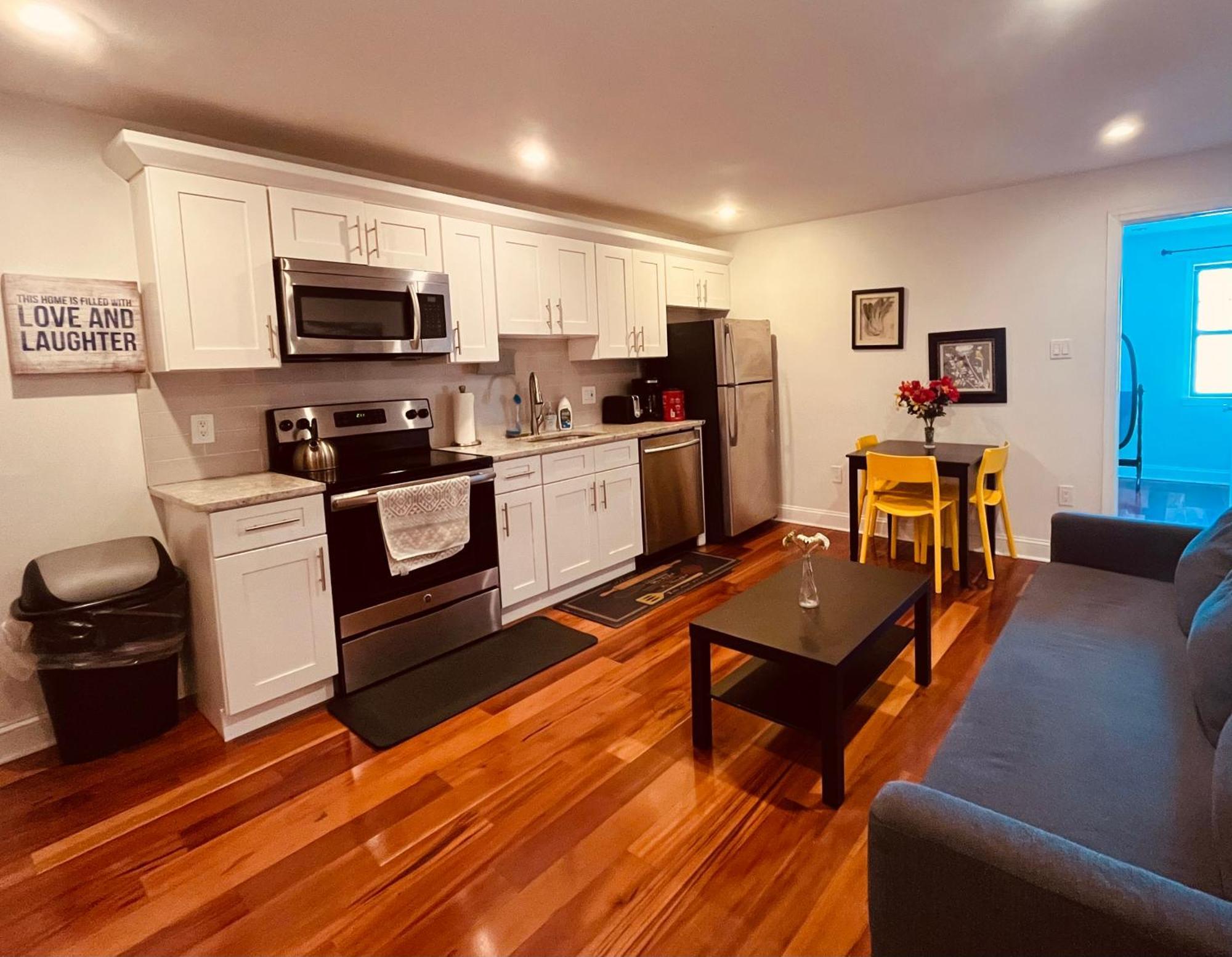 Modern Cozy Unit Near Geno's & Pat's Appartement *